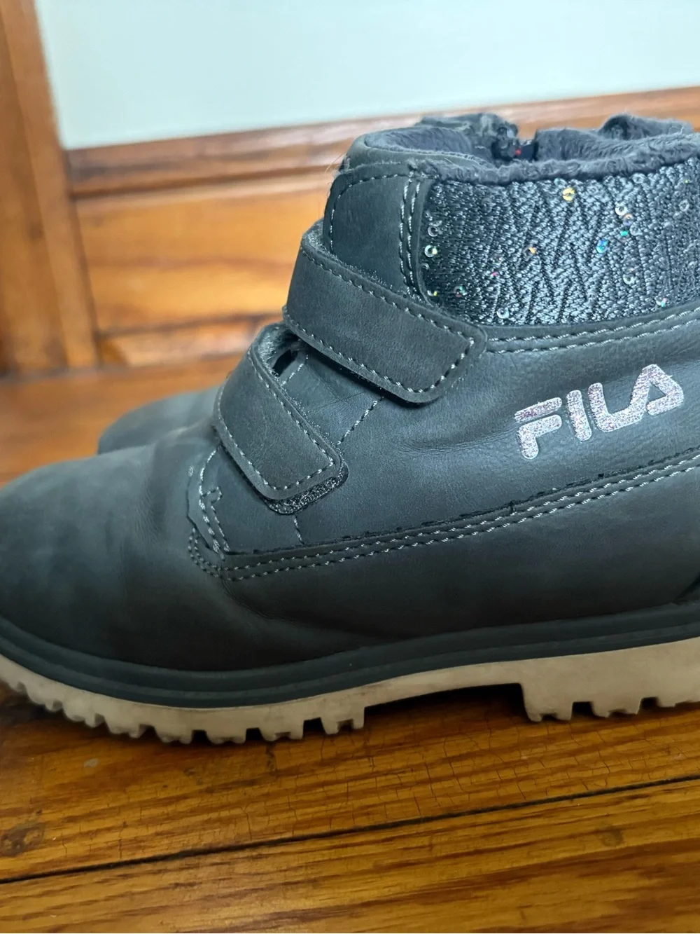 FILA Unisex Kids Ankle Boot Hook & Loop GrayUS 9.5 EU 27